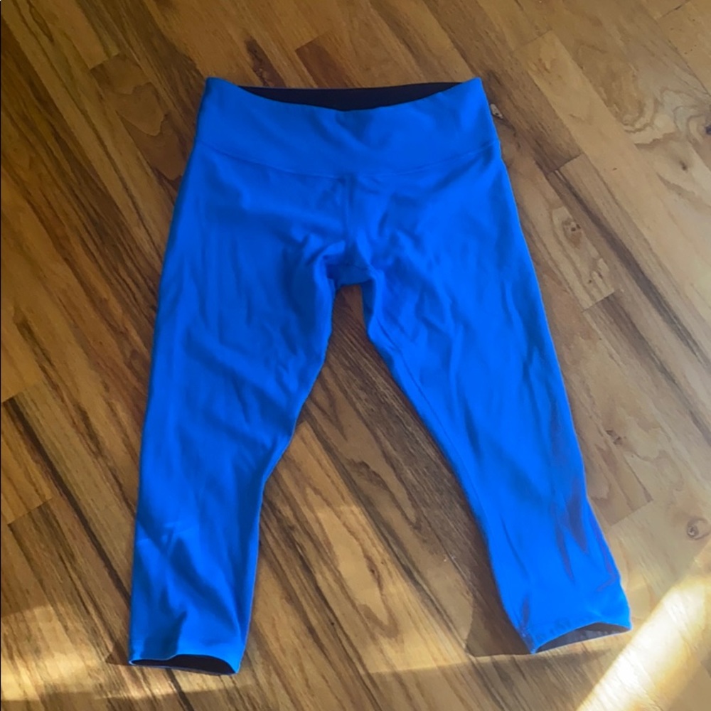 Blue/black reversible lululemon wunder under crop